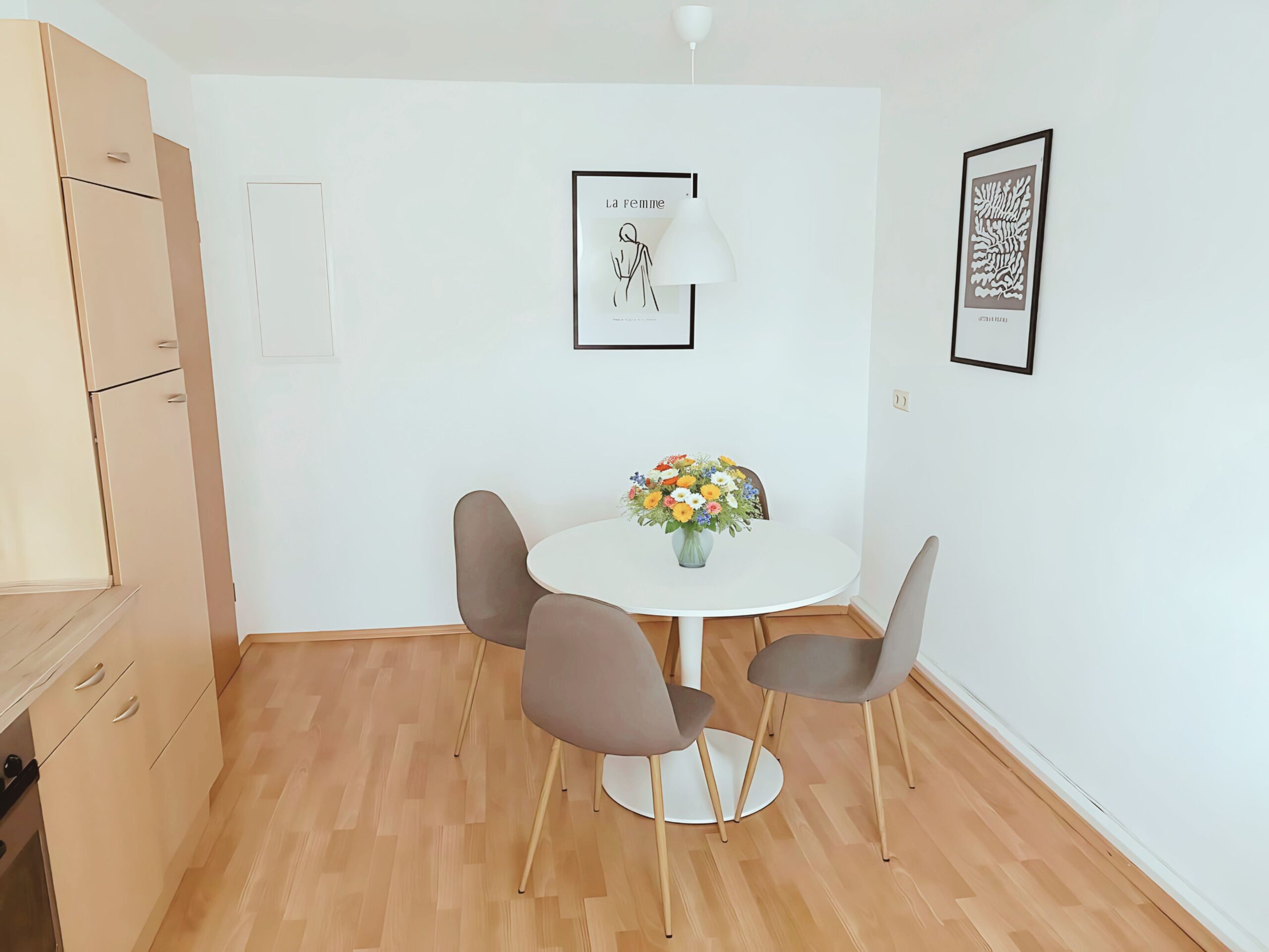 Monteurzimmer Karlsruhe Essbereich