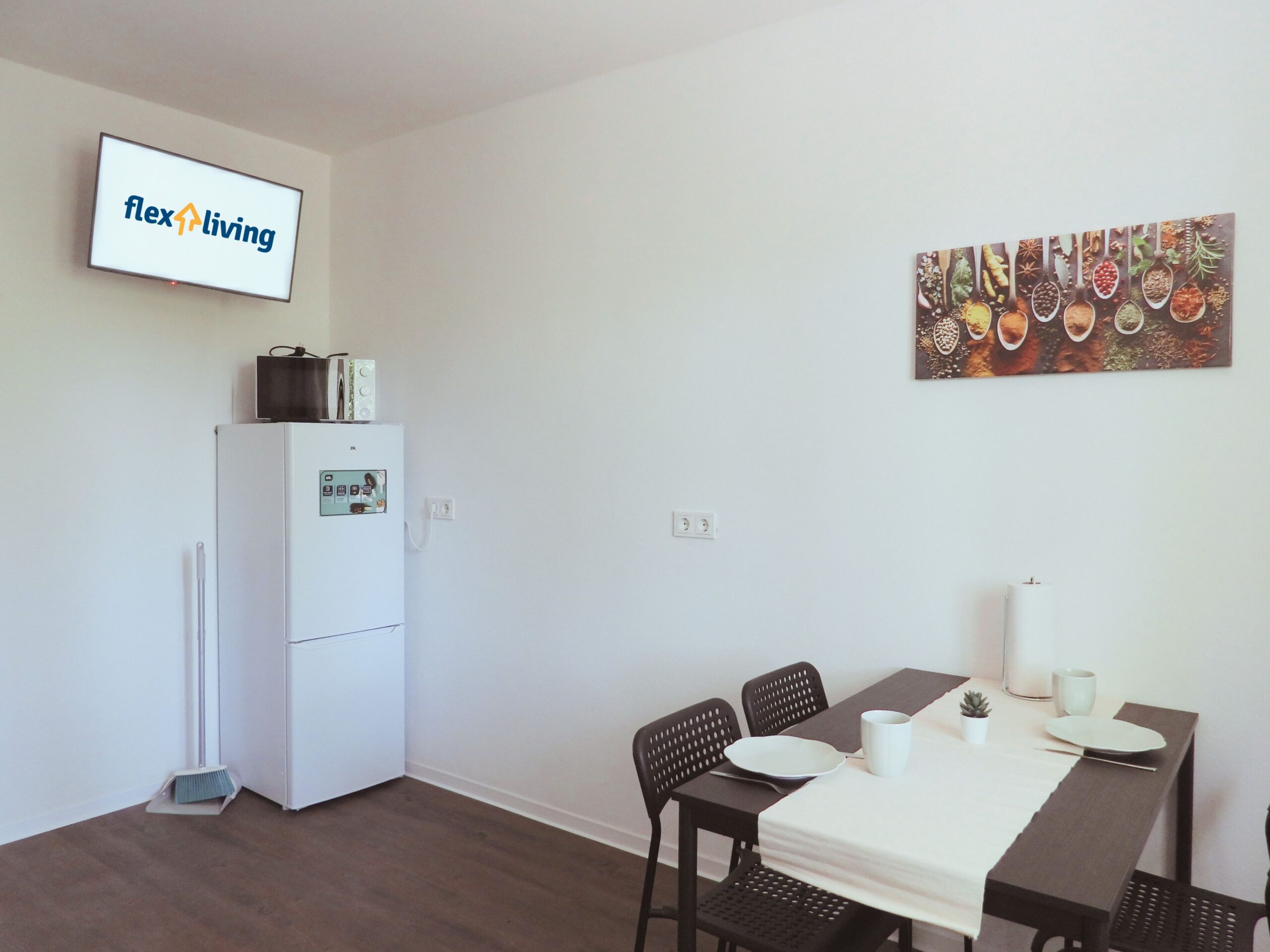 Monteurzimmer Senftenberg Essbereich und Küche