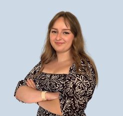 Aleksandra M. Buchungsmanagerin